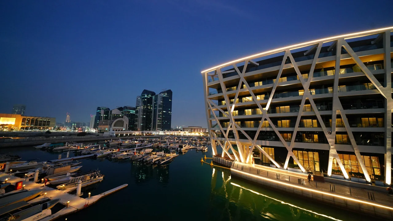 Abu Dhabi Nights: A Journey Through the City's Vibrant Nightlife