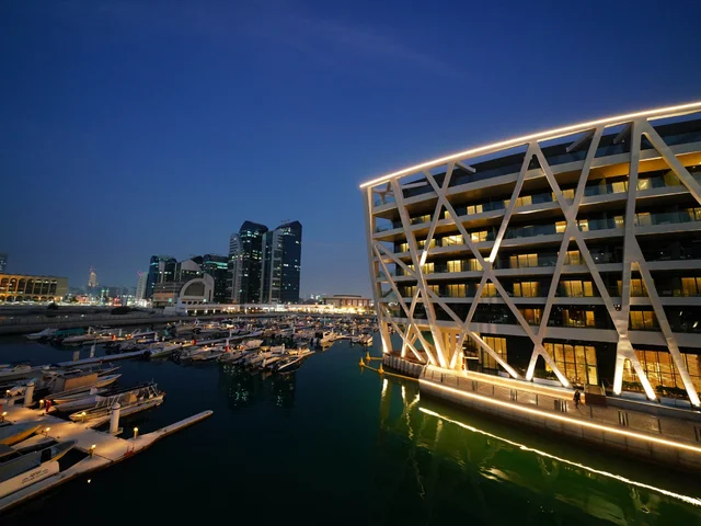 Abu Dhabi Nights: A Journey Through the City's Vibrant Nightlife