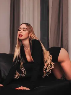 Apple escort in Dubai