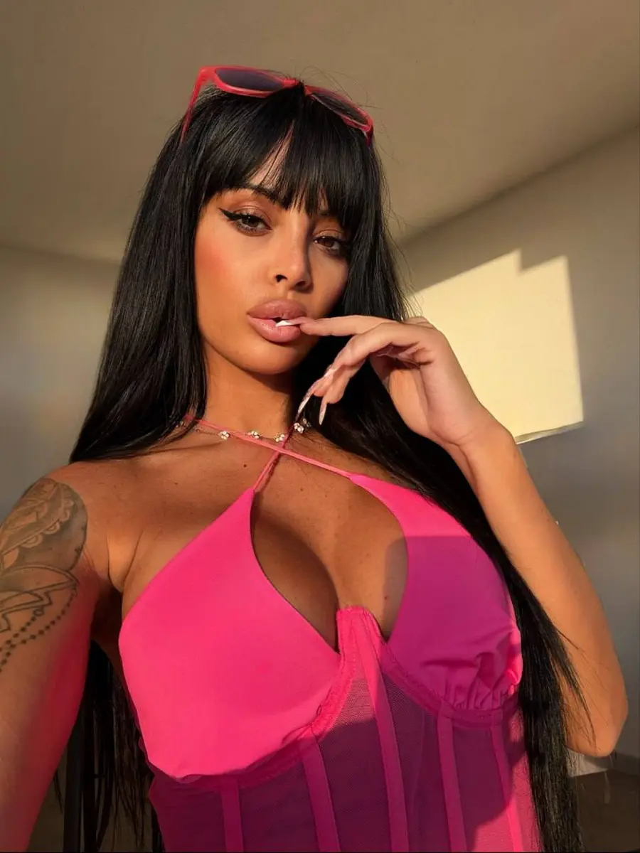 Emily escort in Dubai