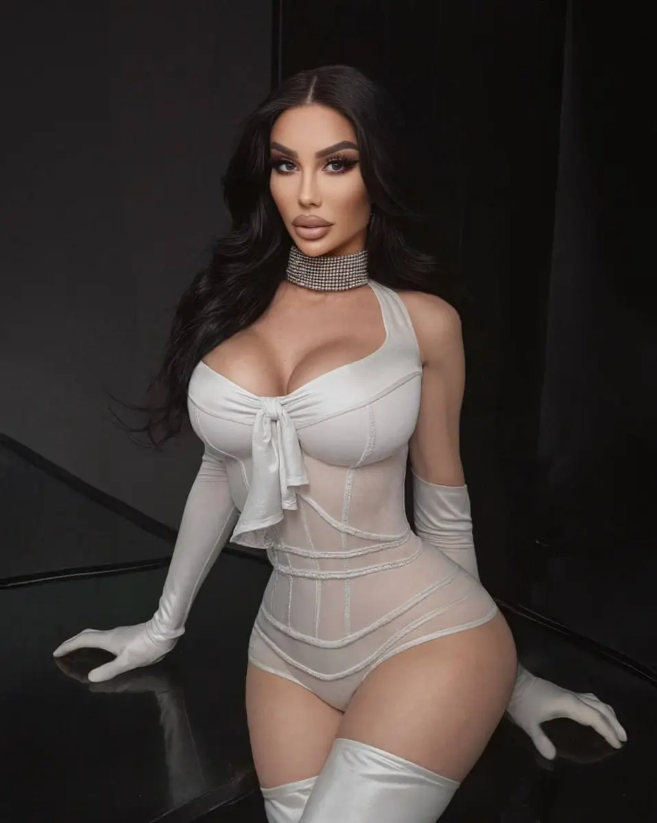 Scarlett escort in Dubai