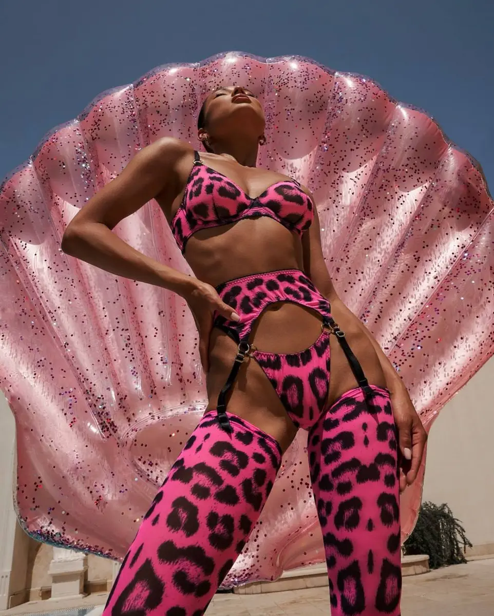 Victoria escort in Dubai