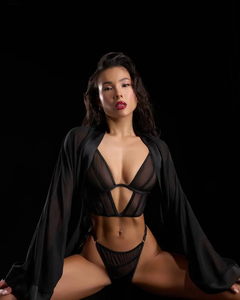 Victoria escort in Dubai